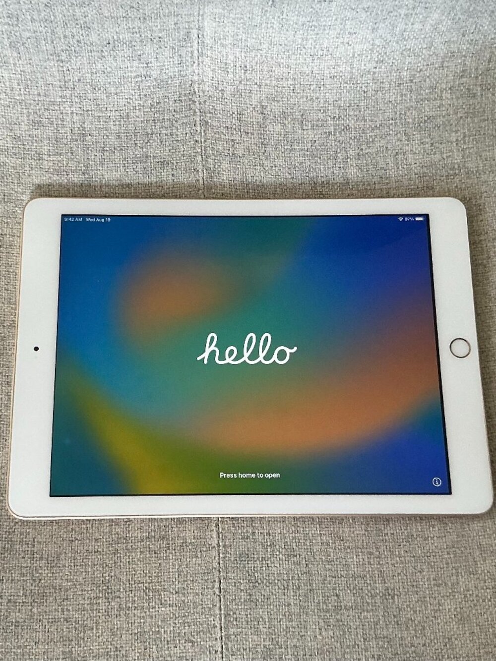 Apple iPad 5th Gen 9.7” 32GB WiFi – Gold – Works Great